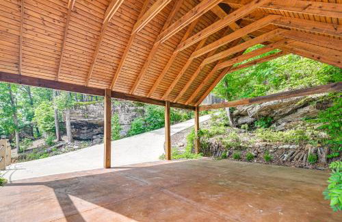 Upscale Getaway on Smith Lake with Boat Dock - Foto 37