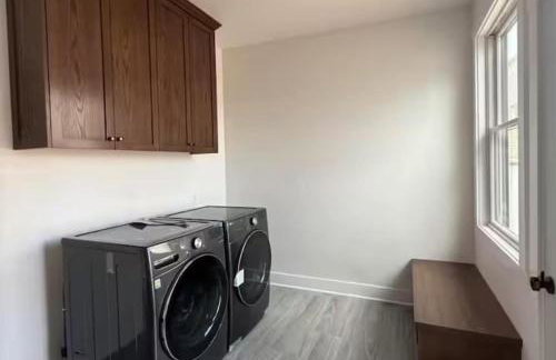 The Skylight Retreat - Private 3BR Home in Saint Paul - Foto 12