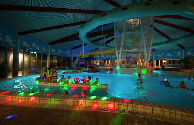 Bungalow in Zeeland Near Sandy Beaches - Photo 16