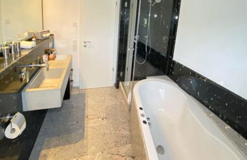 4 Zimmer Apartment, 125 qm, ruhig und zentrumsnah, max 5 Pers, Dachterasse, Garage, 1000 MBit - Foto 39