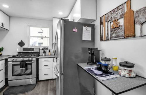 Spacious 4BR Near UB Niagara Falls - Pet Friendly - Photo 9