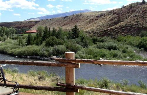 Rustic Riverside Cabin with Hot Tub in Dubois, Wyoming - Foto 11