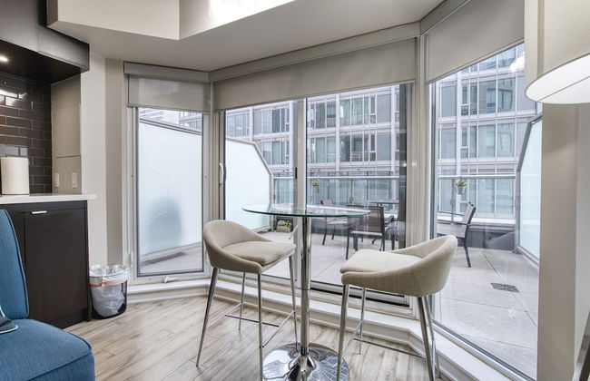 Yorkville Modern 1 Bedroom Suite Toronto - Photo 27