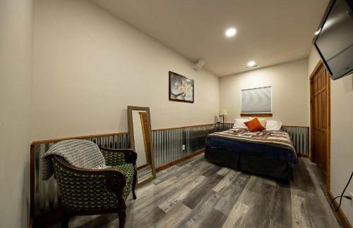 Rustic 5BR Escape with Private Hot Tub 25min to Park City - Foto 13