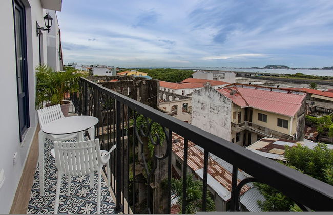 The Acapella Condo by Acomodo - Photo 5