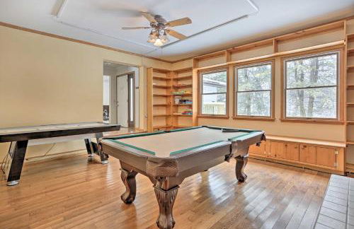 Large Greeley House with 2 Game Rooms and Yard! - Foto 16