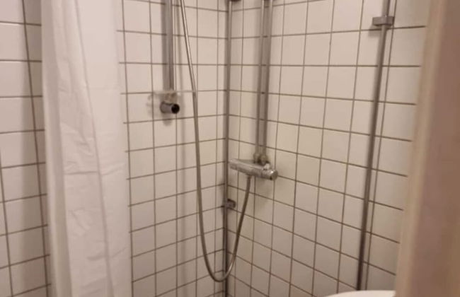 Apartment Sleeps 4 Near Shopping Street - Photo 7