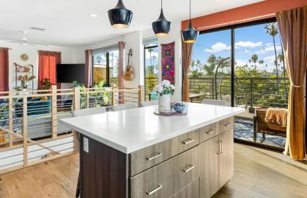 Silverlake Sunset Treehouse • Art-Filled Escape w Jacuzzi Sauna AvantStay - Foto 14