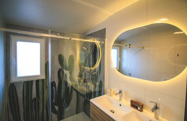 Modern Holiday Home With Infrared Sauna - Photo 11