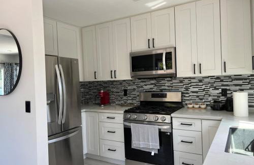 Cheerful house with EV, Parking & backyard - Foto 42