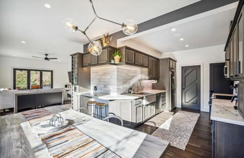 Luxury River Home - Pets Stay Free - Photo 1