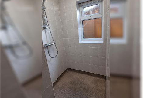 Spacious Apartment Near Rochdale Centre Train Tram Bus Free Parking Fast Wi-Fi - Foto 9