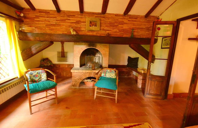 Peaceful Retreat With Shared Pool - Photo 12