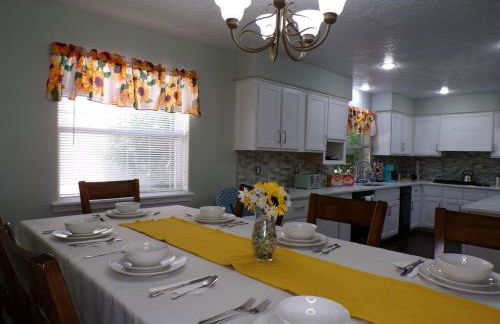 Spacious Family Home with Pool, Hot Tub, Fast Wifi - Foto 34