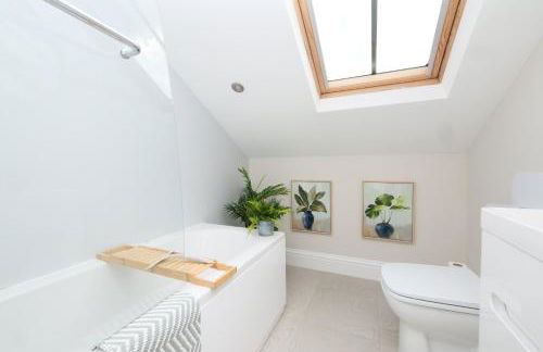 Apartment 11 Bluebridge with Free Parking - Photo 15