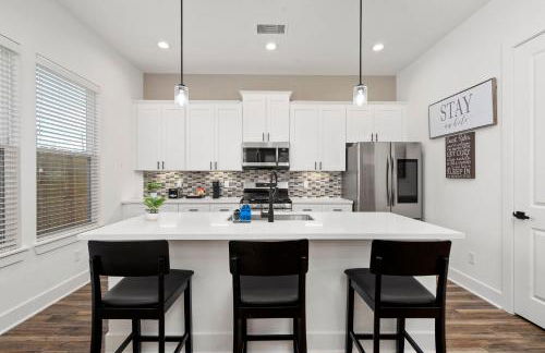 The Oasis - Modern 3BR Near Downtown - Med Center - Stadiums - Foto 11