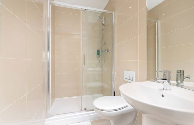 Skyvillion 2bed Enfield Flat W Balcony - Parking - Foto 21