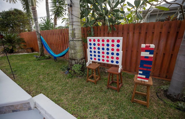 Gorgeous Urban Oasis W/hot Tub, Heated Pool And Private Movie Theater 3 Bedroom Home by RedAwning - Foto 23