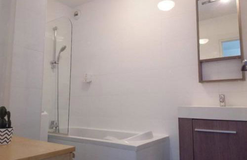 grand studio terrasse de standing, pleine vue village et proche mer - Foto 14