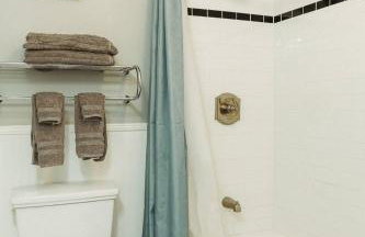 Luxe 3BR Retreat Nr Downtown & Pier Pet-Friendly - Foto 20