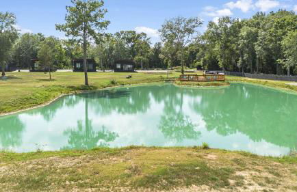 Tranquil Tiny Home Resort with Heated Pool & Goats near Houston, Hempstead Texas - Foto 36