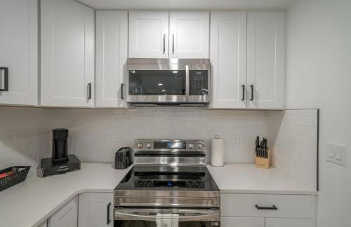 DT DFW Chic Free Parking and Pool In Medical District - Foto 18