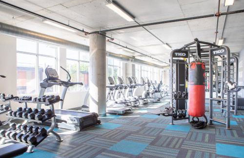 Luxury Penthouse Apt Near Brady St with Balcony and Lake View - Foto 30