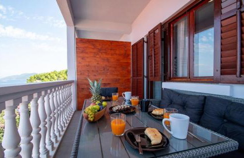 2 Bedroom Nice Apartment In Prigradica - Foto 9