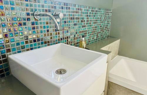 Renovado com AC, 2 WC completos, terraço e garagem - Foto 49