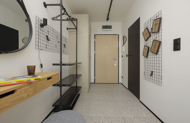 Horse Racing View 8th Floor by Renters - Photo 15