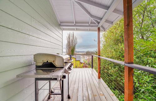 Astoria Home Base with River Views, 3 Mi to Dtwn! - Foto 12