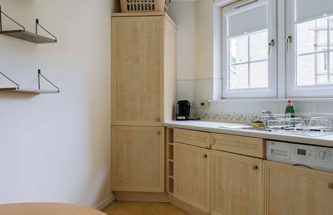 Snug & Serene 2BD Flat - Roseburn - Photo 7