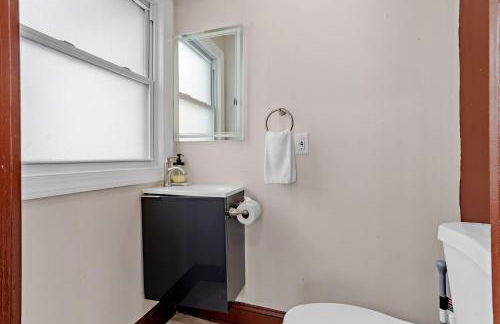 Beautifully Renovated 6BR 2BA 2 Blocks to Beach - Foto 53