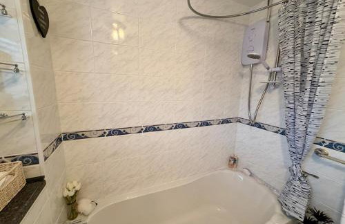 Stylish 3-Bed Family Pet-Friendly Home with Garden - Foto 26