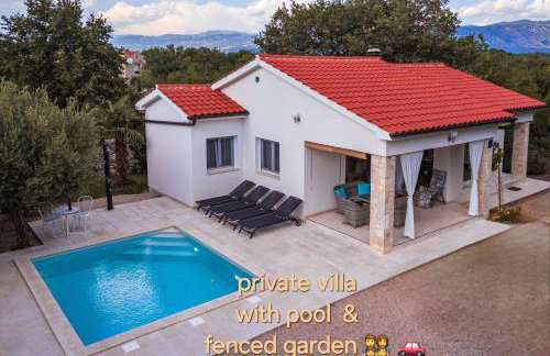 Villa Nevera - Photo 1