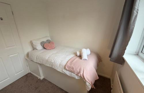 Modern three bedroom home in Castle Donington - Photo 4