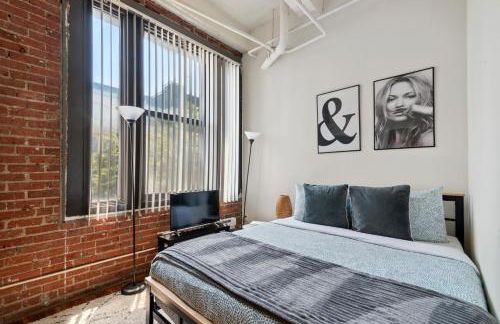 Sleeps 4! 2BR, Gym, Paid Parking, Close to Major Attractions - Foto 46