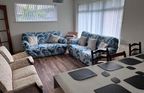 Spacious 5 double bed bedroom bungalow near Belfast - Foto 1