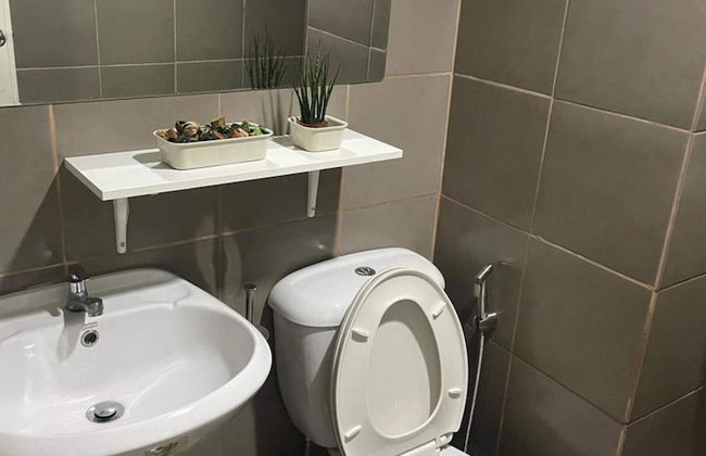 Elegant Condo at Symphony Tower 26C - Foto 19