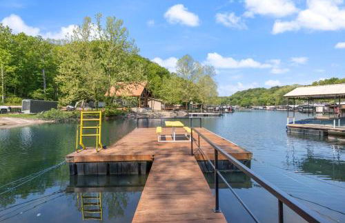 New! 2 Homes-Firepit, Hot Tub, Huge Yard and Dock - Foto 37