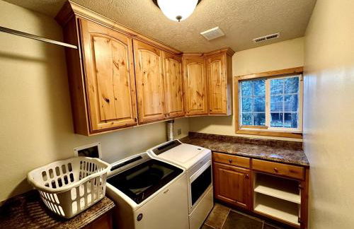 Backwoods Bonanza - Big Cabin With Hot Tub! - Foto 44