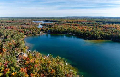 Pet-friendly Lakefront Gaylord Home with Dock! - Foto 37