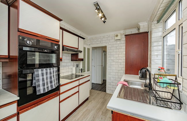 House - Sleeps 10 - Parking - Garden - Foto 8