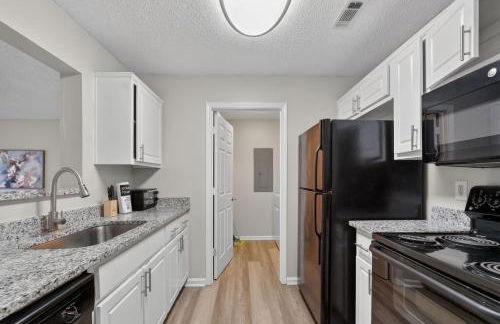 Comfy stay with patio and laundry near Atlanta - Foto 14