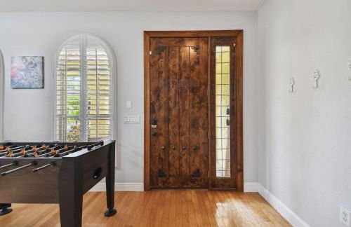 Tampa Private Large House, Game Room & Backyard - Sleeps 12, 4bdr, 3bth, Quiet Community, Near Everything in Tampa & St Pete - Foto 10