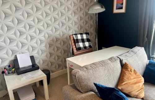 4 bed Townhouse with spectacular views 4 miles from Cardiff 10min drive or train journey to city centre - Photo 12