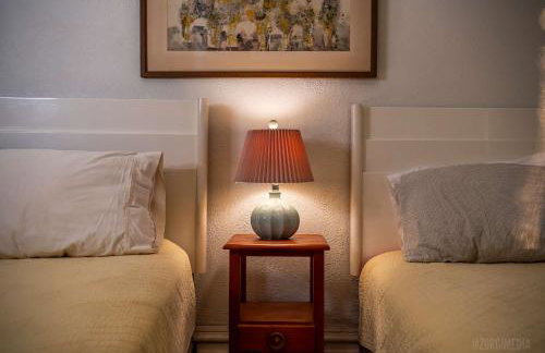 Step Back in Time Charming Victorian with Modern Amenities - Foto 36