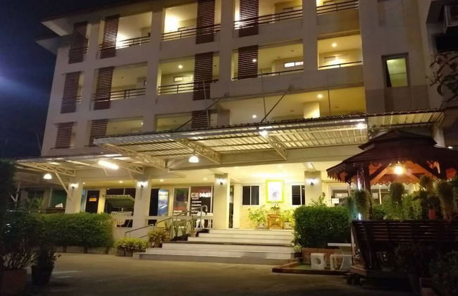 B9 Airport Resident - Photo 1