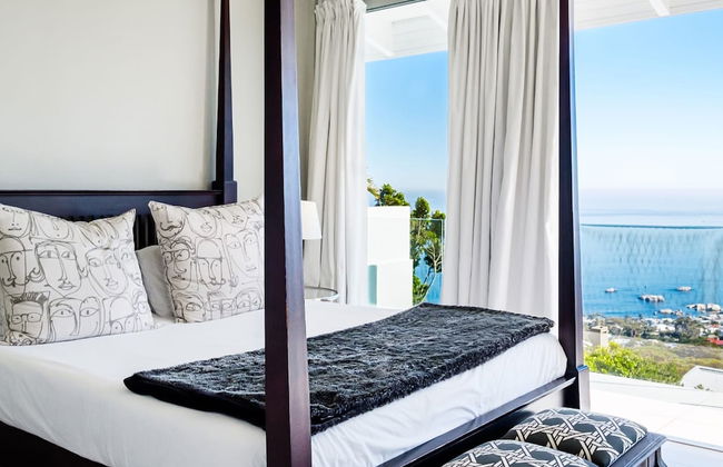 Exceptionally Unique Magnum Villa w Sea Views - Photo 18