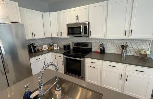 Pet friendly Wi-Fi luxury gated community downtown Greenville - Photo 17